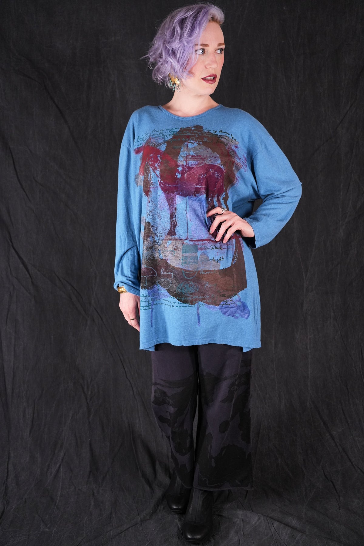 1157 L/S Studio Tunic Blue Red Horse-P