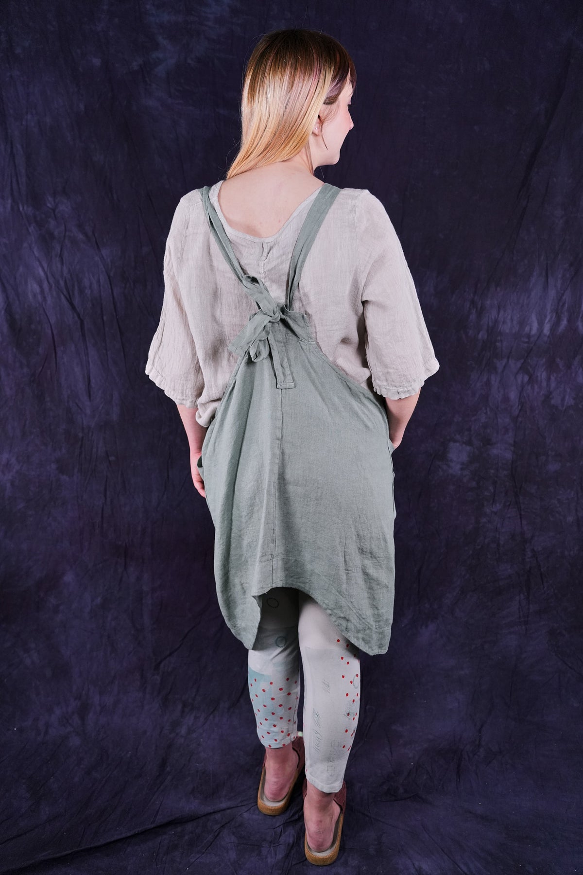 6202 Stockholm Apron Olive Sage-P