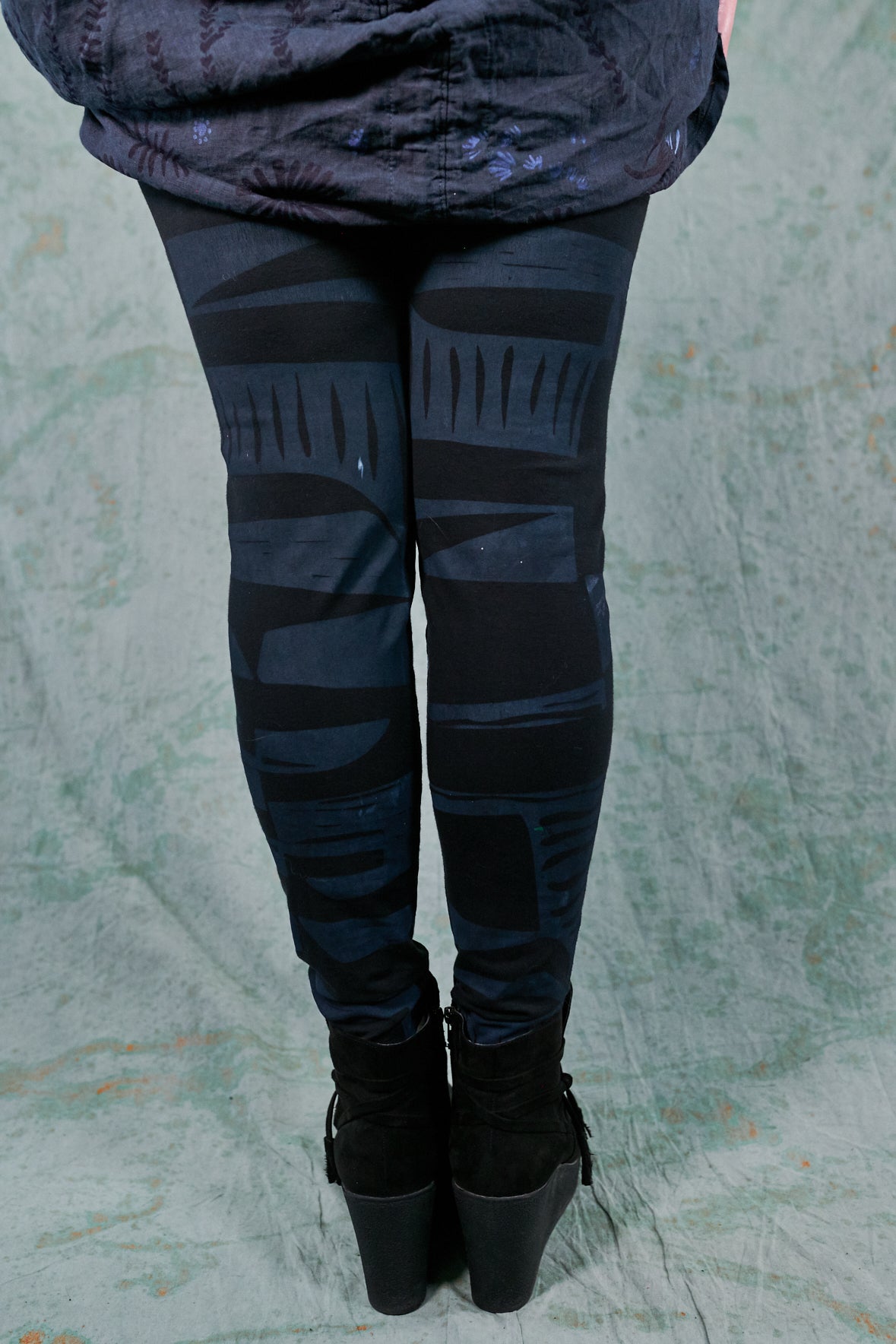 3136 Lightweight Legging-Black-Postmodern Stencil - Blue Fish Clothing
